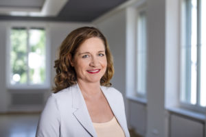 Halbporträt von Sabine Milowan